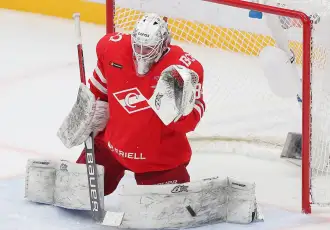 Алексей Красиков признан лучшим голкипером недели в КХЛ